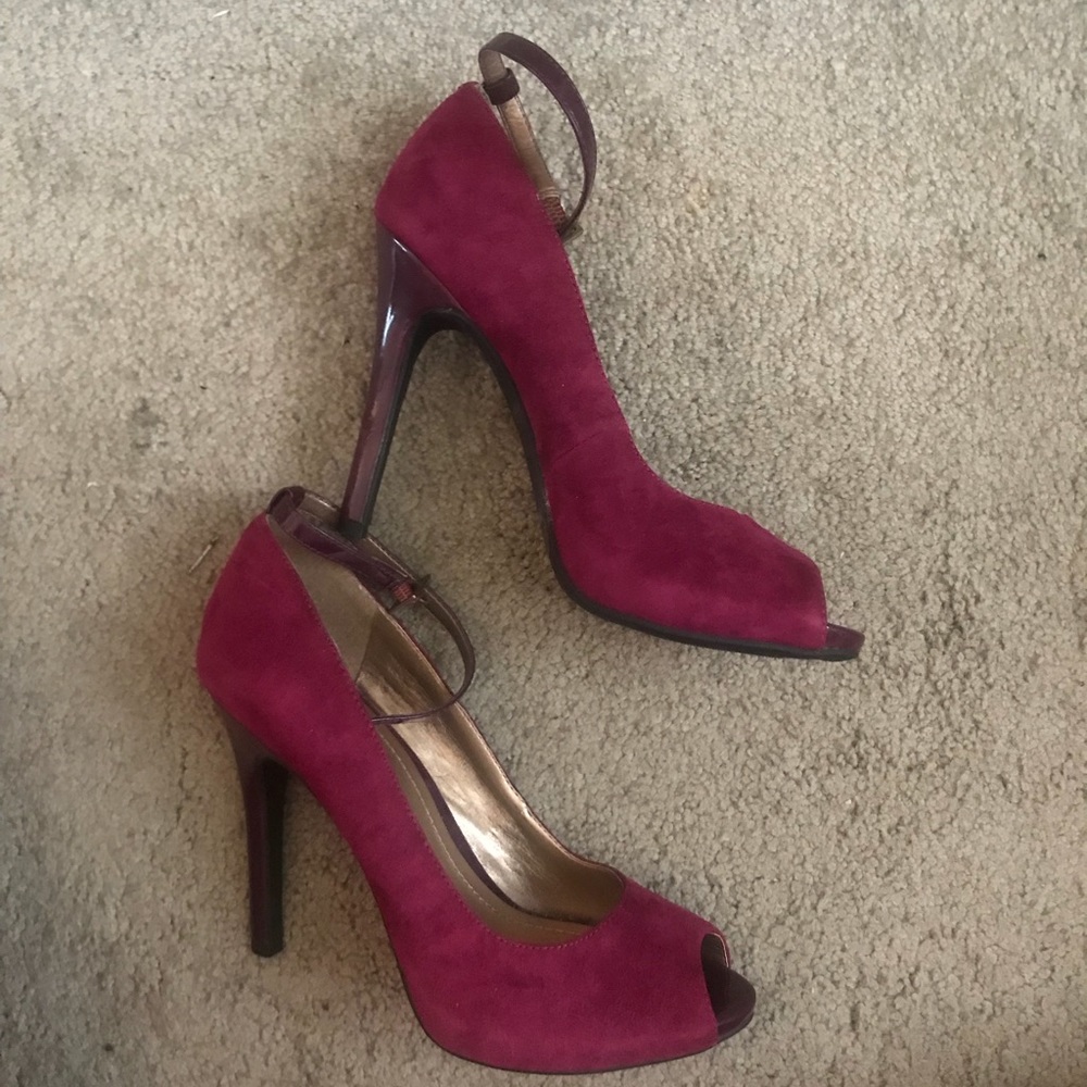 6 1/2 Magenta Suede BCBG Heel